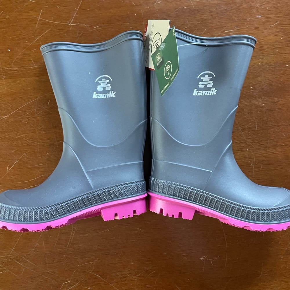 NWT Kamik Youth Size 9, Canadian Tall Rain Boots, Pink Sole